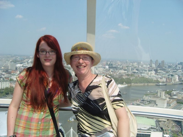 S mamčou pri prevážaní sa na London Eye. Robili sme hrdinky, ale všetko jedno nám nebolo.