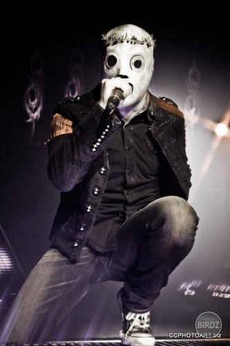 Slipknot ...toto je najlepsi spevak na ceeeeeelom mrte blbom svete...COrey Taylor !!!!!!! a je ece aj fesaQ !!!! 