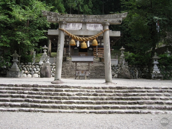 Hinamizawa Shrine dejisko krvavej tragédie....samozrejme len v anime...