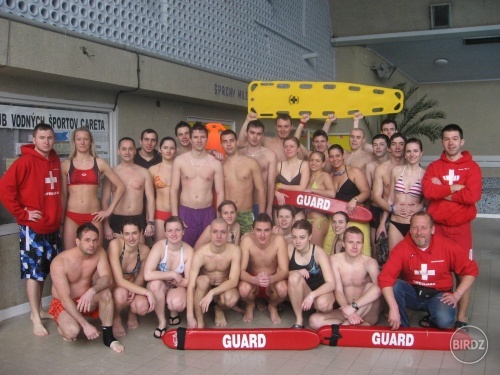 spoločné foto z kurzu Lifeguard 2009 vo Zvolene, kde sme úspešne zvládli skúšky na amerického plavčka :)