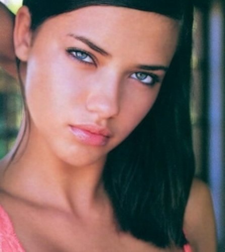 tak toto je moja najoblubenejsia modelka a moj vzor Adriana Lima =) je to naj. osobnost ktoru som doteraz spoznala!!! ADRIANA IS THE BEST!!!