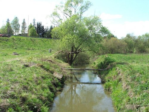 mas potok skolsky deti sa tam hravaju