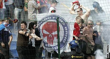 Brno : Zlín ... výtržnosti na stadionu :D