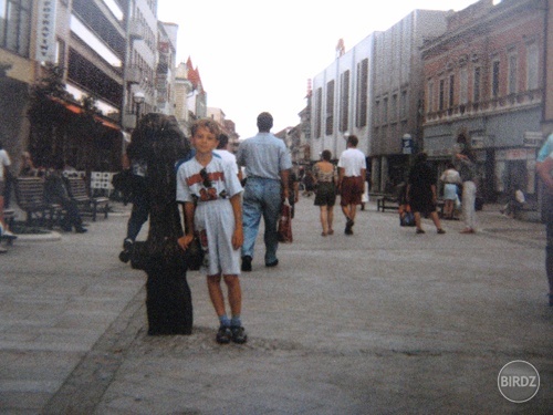 Vtedy som ešte ani nevedel že sa opieram o repliku Blatnického meča miestneho veľmoža - najcennejšieho objavu z (pred)veľkomoraskeho obdobia. :) Inak je to kde inde ako v Nitre :)