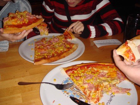 a maxi pizza zozrana za tri minuty.D