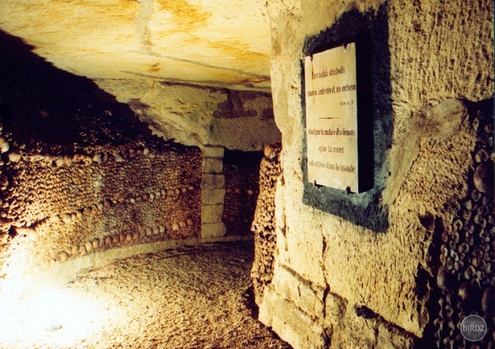 Catacombes de Paris.. fascinujuce nieco, raz tam pojdem kuk :D