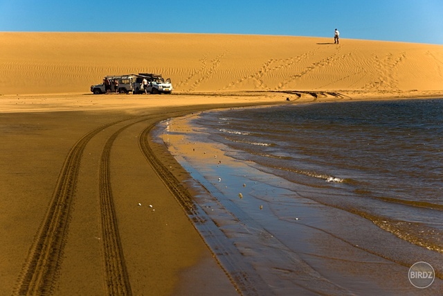 SANDWICH HARBOUR - filmár a fotograf Miro Pokorný Vás pozýva na Foto Safari do najfotogenickejšej krajiny sveta - viac info na: http://www.offroadtours.sk/fotosafari.html (Foto: Julo Nagy Namíbia/2008)