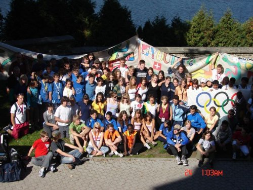 tak tu su seci ucastnici 6th youth forum pierra de coubertina...17 krajin..setko najpohodovejsi ludia akych som kedy stretol...dobre sa s nimi pilo,zilo,spalo...proste nidy na to nezabudnem...CITIUS ALTIUS FOOOORTIUS!!