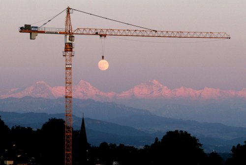 pekna panorama...ale krajsi je ten mesiac :)