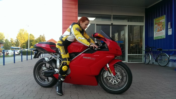 Žeby láska na prvý pohlad?!       Ducati 999 Testastretta