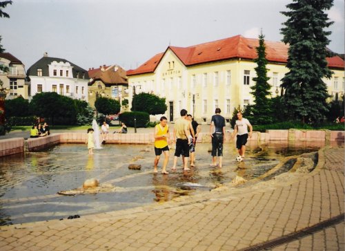 Orosenie vo fontáne... škodááá... mne bolo treba na WC tak som nešla:(