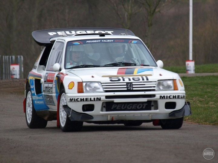 Peugeot 205 T16 táto krabica vraj mala 425koní 