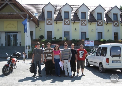 pred hotelom v Devine :) všetci kamaráti dokopy :)