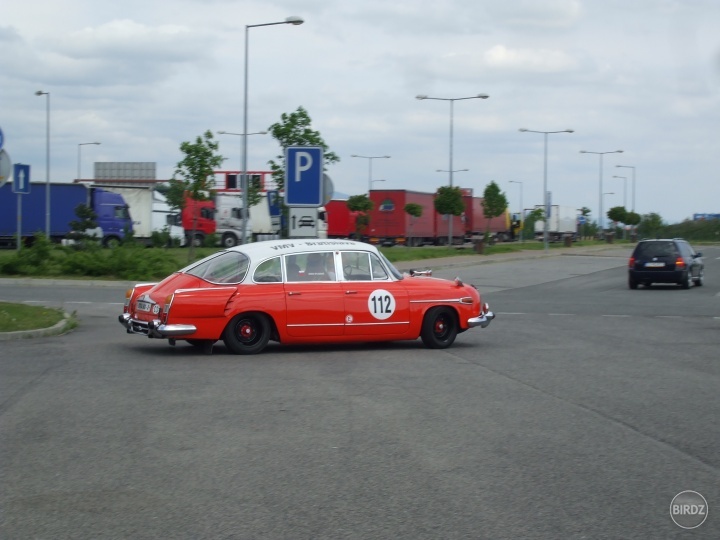 Tatra 603 na pumpe po ceste domov z Paríža :)