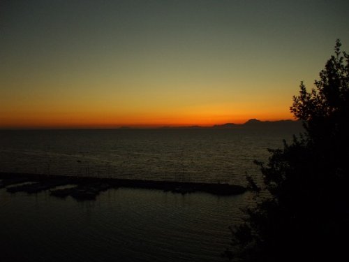 Západ slnka na mori v Taliansku
