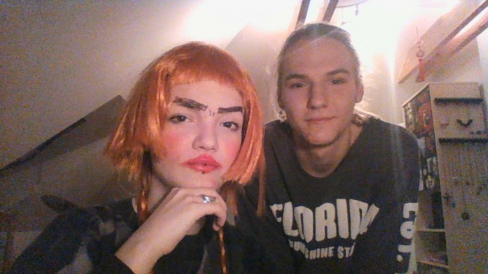 moja zvratena stranka ---> ked vam priatel robi makeup -_- 