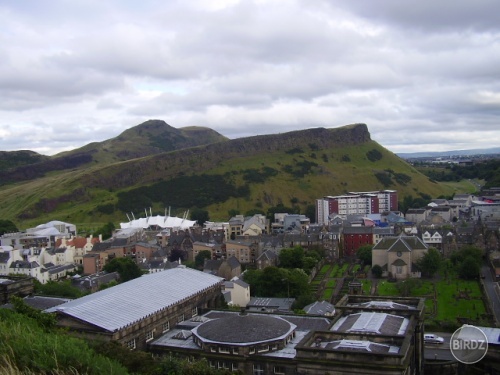 Artušova skala. Pohľad z kopca nad Edinburghom