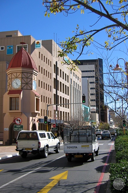 WINDHOEK - filmár a fotograf Miro Pokorný Vás pozýva na Foto Safari do najfotogenickejšej krajiny sveta - viac info na: http://www.offroadtours.sk/fotosafari.html (Foto: Miloš Bubán Namíbia/2004)