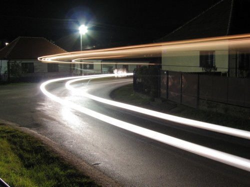 Milujem foto v noci. Toto spraví autobus na dlhom čase. SCI FI