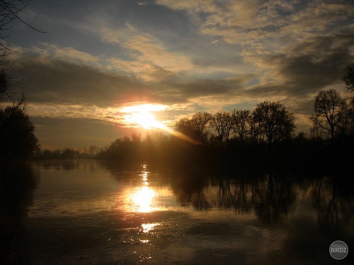 Nad <i>veľkou</i> Moravou zapadá Slnko