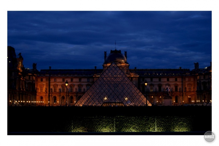 Nočný Louvre :)