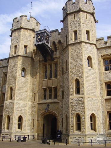 Centrálna časť Tower of London, v ktorej sa skrývalo múzeum korunovačných klenotov (vo vnútri sa fotiť nesmelo, takže zážitok je len v mojej hlave)