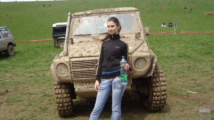 Off road 2010 Tisovec :) Ako sa hovorí žena do koča aj do voza :P veľa blata to milujem nadovše :D