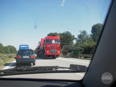 1/2 Idete si po diaľnici okolo 150 km/h a naskytne sa Vám takýto pohľad – to poteší