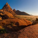 SPITZKOPPE - filmár a fotograf Miro Pokorný Vás pozýva na Foto Safari do najfotogenickejšej krajiny sveta - viac info na: http://www.offroadtours.sk/fotosafari.html (Foto: Julo Nagy Namíbia/2008)