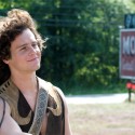 postava z filmu Taking Woodstock: Michael Lang (herec: Jonathan Groff)