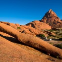 SPITZKOPPE - filmár a fotograf Miro Pokorný Vás pozýva na Foto Safari do najfotogenickejšej krajiny sveta - viac info na: http://www.offroadtours.sk/fotosafari.html (Foto: Julo Nagy Namíbia/2008)