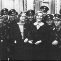 Diana Mitford a jej sestra Unity v r. 1937 v Norimbergu