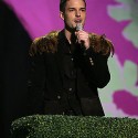 brandon flowers :D..xoxo spevak mojej oblubenej skupiny the killers