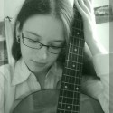 Ešte raz s mojou milovanou gitarou... mojou najvernejšou družkou v núdzi aj v radosti, vo všetkých okamihoch môjho života :) Lebo hudba lieči (L)