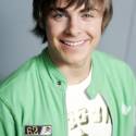 Zac Efron-Cmuuuq