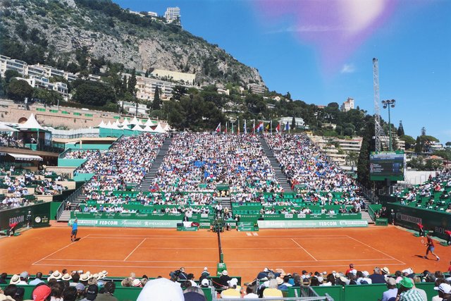 Najkrajsi zápas dnes : Federer vs Tsonga ale asi mám spalenu polovicu tela 