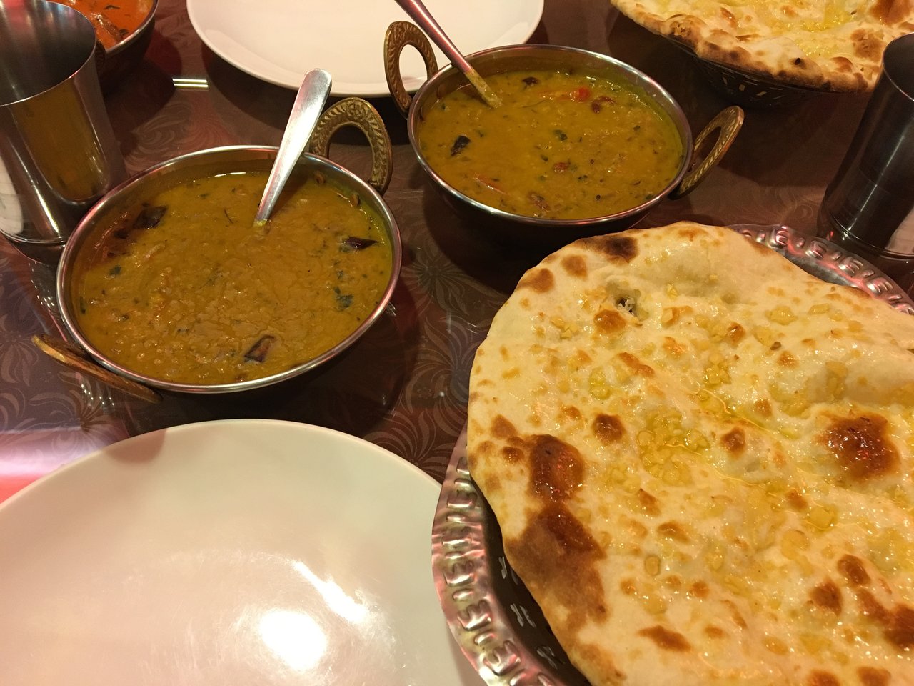 Daal a garlic naan v Indickej restike