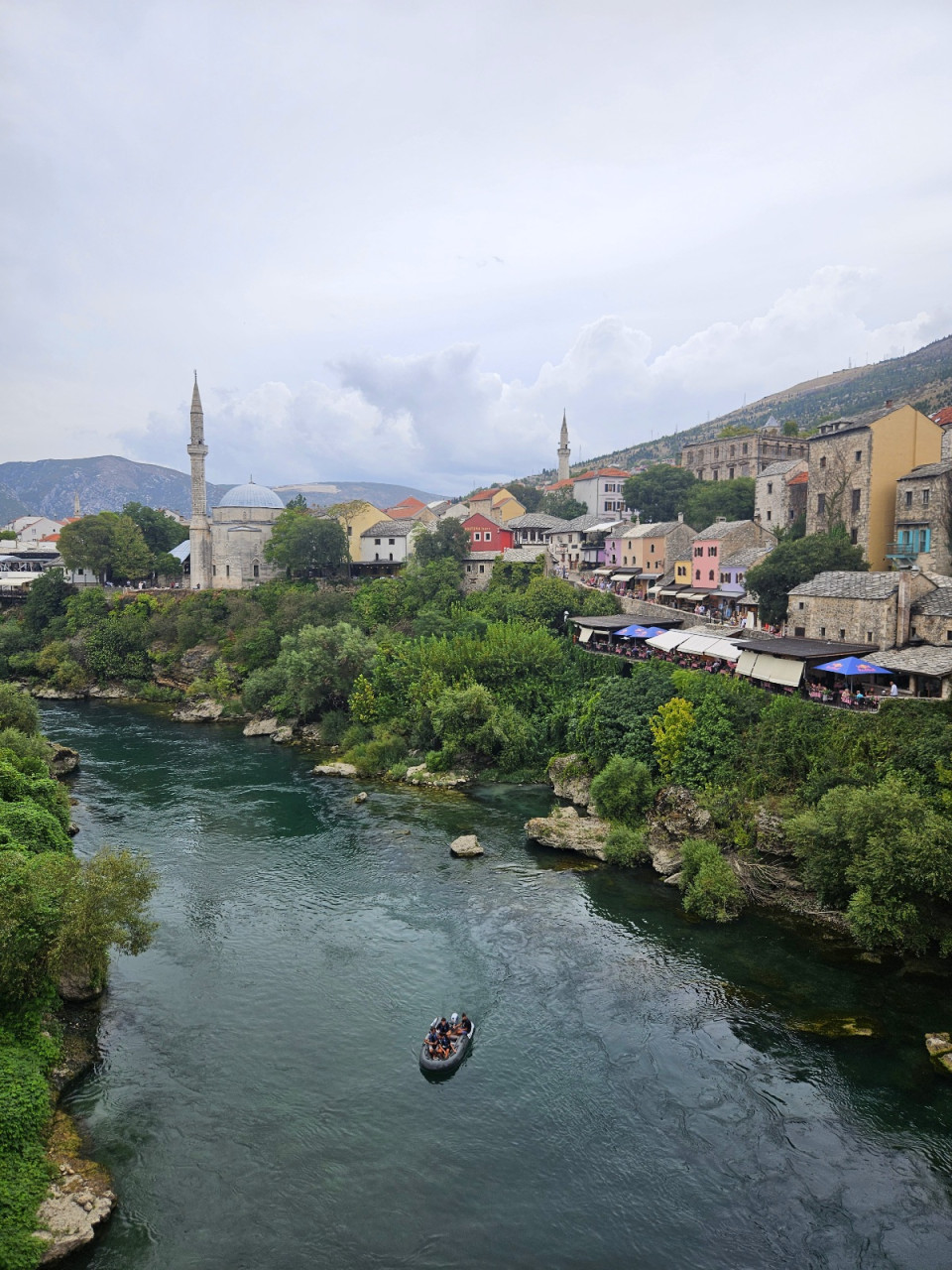 Mostar, vyhlad zo Stareho mostu, Bosna a Hercegovina