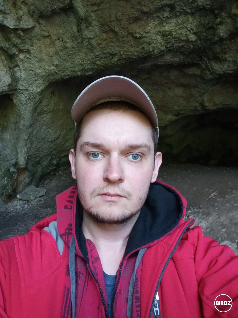 Padá na mňa celá deravá skala :O
